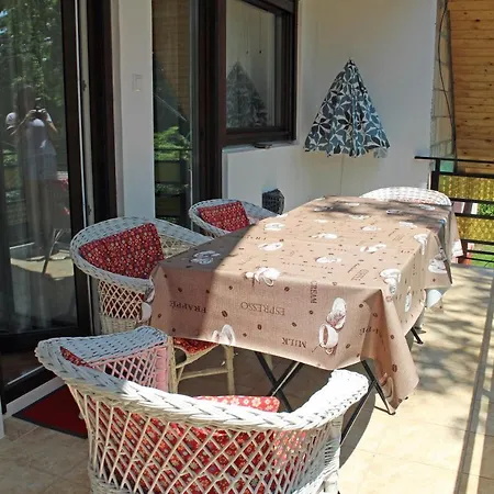 Illes Apartment